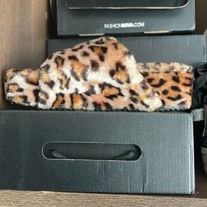 Leopard Colord Platform Slides